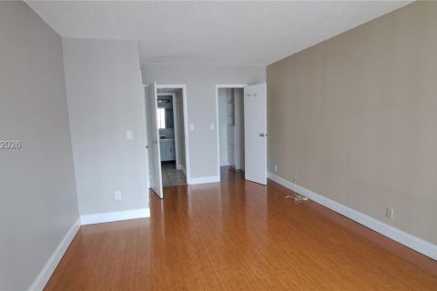 Apartamento en alquiler en Hallandale Beach, Florida, 1 dormitorio, 76.18 m2 № 2010580 - foto 12