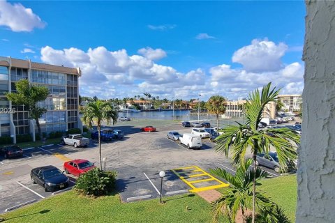 Apartamento en alquiler en Hallandale Beach, Florida, 1 dormitorio, 76.18 m2 № 2010580 - foto 16