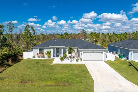 House in Port Charlotte, Florida 3 bedrooms, 152.36 sq.m. № 1900115 - photo 1