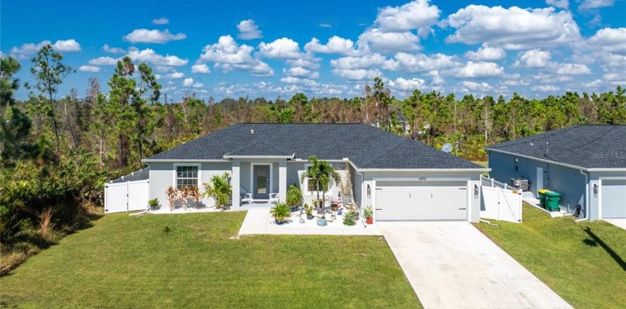 House in Port Charlotte, Florida 3 bedrooms, 152.36 sq.m. № 1900115