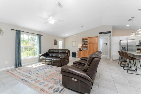 House in Port Charlotte, Florida 3 bedrooms, 152.36 sq.m. № 1900115 - photo 9