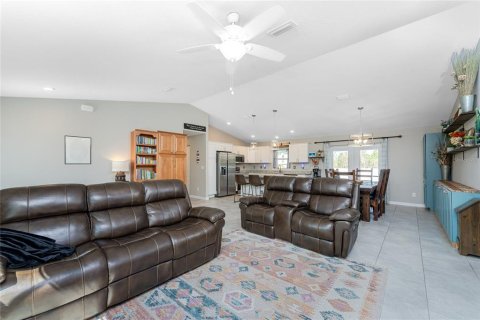 House in Port Charlotte, Florida 3 bedrooms, 152.36 sq.m. № 1900115 - photo 19