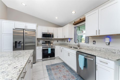 House in Port Charlotte, Florida 3 bedrooms, 152.36 sq.m. № 1900115 - photo 15