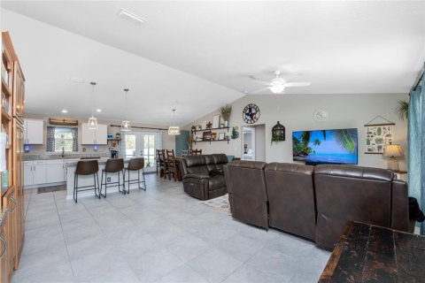 House in Port Charlotte, Florida 3 bedrooms, 152.36 sq.m. № 1900115 - photo 18