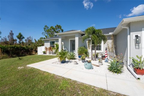 House in Port Charlotte, Florida 3 bedrooms, 152.36 sq.m. № 1900115 - photo 4