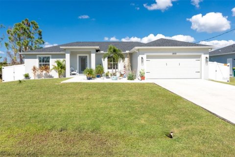 House in Port Charlotte, Florida 3 bedrooms, 152.36 sq.m. № 1900115 - photo 2