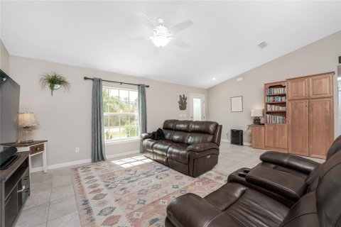 House in Port Charlotte, Florida 3 bedrooms, 152.36 sq.m. № 1900115 - photo 8