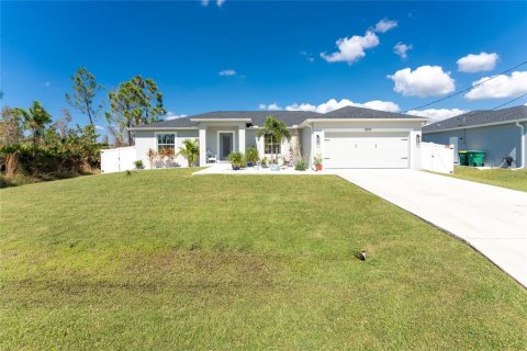 House in Port Charlotte, Florida 3 bedrooms, 152.36 sq.m. № 1900115 - photo 3