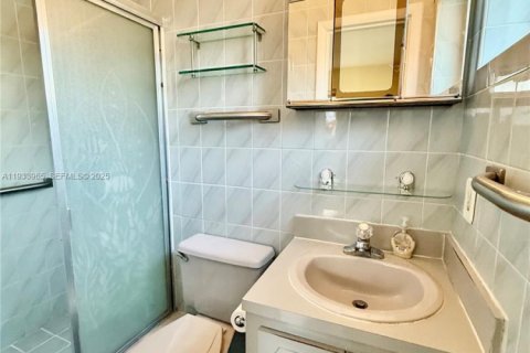 Casa en venta en Miami, Florida, 4 dormitorios, 130.16 m2 № 1993233 - foto 19