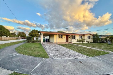 Casa en venta en Miami, Florida, 4 dormitorios, 130.16 m2 № 1993233 - foto 4