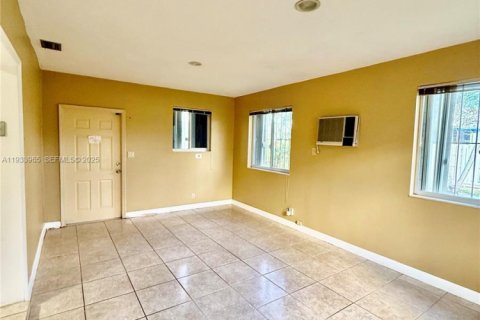 Casa en venta en Miami, Florida, 4 dormitorios, 130.16 m2 № 1993233 - foto 13