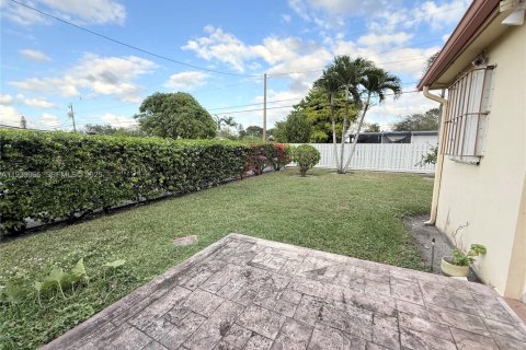 Casa en venta en Miami, Florida, 4 dormitorios, 130.16 m2 № 1993233 - foto 30