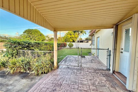 Casa en venta en Miami, Florida, 4 dormitorios, 130.16 m2 № 1993233 - foto 6