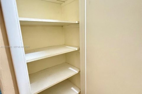 Casa en venta en Miami, Florida, 4 dormitorios, 130.16 m2 № 1993233 - foto 20