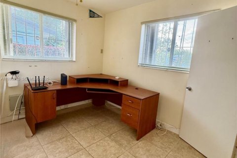 Casa en venta en Miami, Florida, 4 dormitorios, 130.16 m2 № 1993233 - foto 26