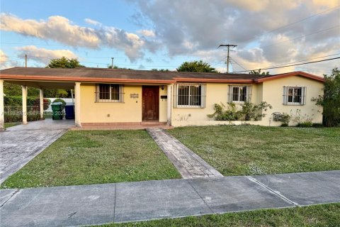 Casa en venta en Miami, Florida, 4 dormitorios, 130.16 m2 № 1993233 - foto 1