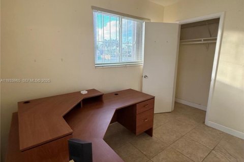 Casa en venta en Miami, Florida, 4 dormitorios, 130.16 m2 № 1993233 - foto 27