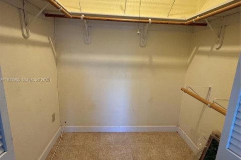 Casa en venta en Miami, Florida, 4 dormitorios, 130.16 m2 № 1993233 - foto 21