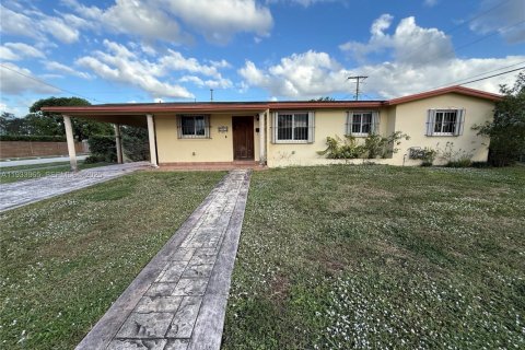 Casa en venta en Miami, Florida, 4 dormitorios, 130.16 m2 № 1993233 - foto 2