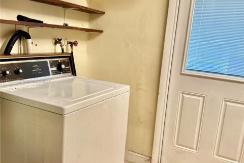 Casa en venta en Miami, Florida, 4 dormitorios, 130.16 m2 № 1993233 - foto 28