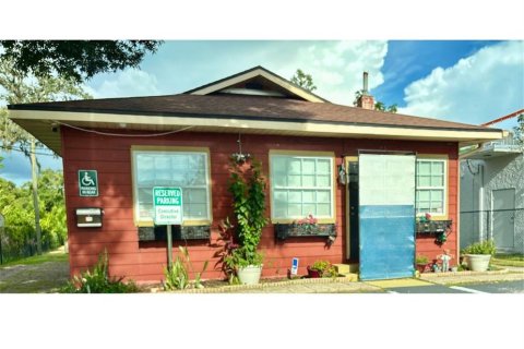 Propiedad comercial en venta en Brandon, Florida, 125.6 m2 № 1858379 - foto 1