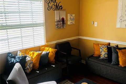 Propiedad comercial en venta en Brandon, Florida, 125.6 m2 № 1858379 - foto 12