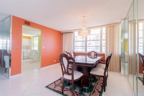 Copropriété à vendre à Sunny Isles Beach, Floride: 2 chambres, 166.2 m2 № 1920258 - photo 12