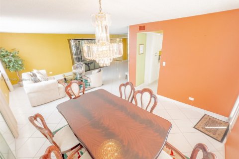 Copropriété à vendre à Sunny Isles Beach, Floride: 2 chambres, 166.2 m2 № 1920258 - photo 9