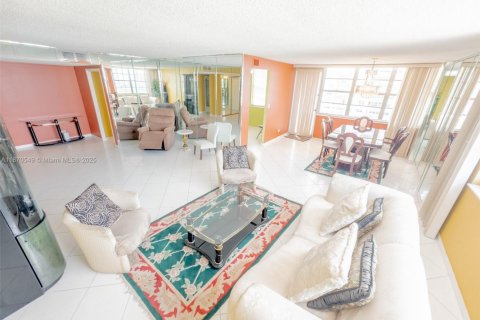 Copropriété à vendre à Sunny Isles Beach, Floride: 2 chambres, 166.2 m2 № 1920258 - photo 8