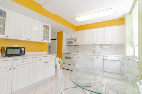 Copropriété à vendre à Sunny Isles Beach, Floride: 2 chambres, 166.2 m2 № 1920258 - photo 20