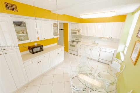 Copropriété à vendre à Sunny Isles Beach, Floride: 2 chambres, 166.2 m2 № 1920258 - photo 18