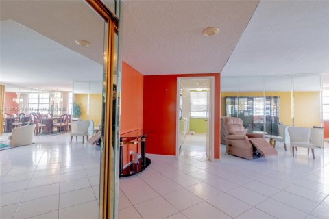 Copropriété à vendre à Sunny Isles Beach, Floride: 2 chambres, 166.2 m2 № 1920258 - photo 29