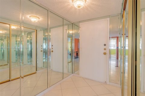 Copropriété à vendre à Sunny Isles Beach, Floride: 2 chambres, 166.2 m2 № 1920258 - photo 21