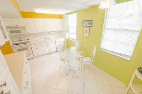 Copropriété à vendre à Sunny Isles Beach, Floride: 2 chambres, 166.2 m2 № 1920258 - photo 17