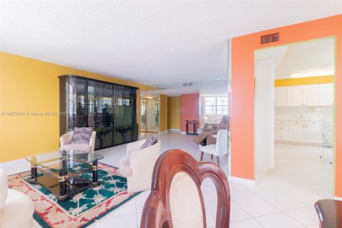 Copropriété à vendre à Sunny Isles Beach, Floride: 2 chambres, 166.2 m2 № 1920258 - photo 24
