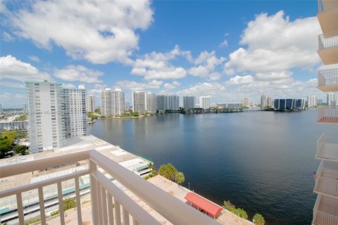 Copropriété à vendre à Sunny Isles Beach, Floride: 2 chambres, 166.2 m2 № 1920258 - photo 1