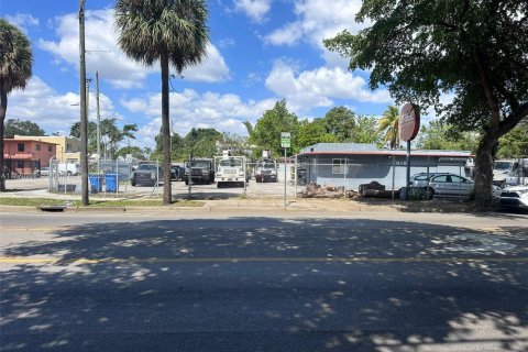 Commercial property in Miami, Florida № 1867931 - photo 3