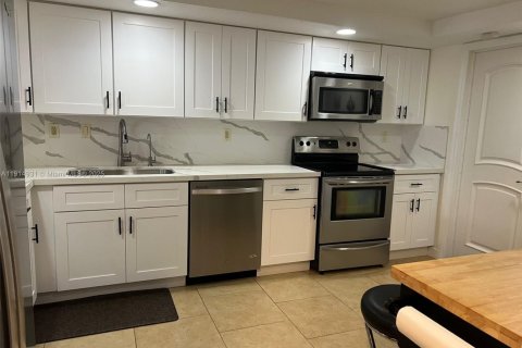 Touwnhouse à vendre à Plantation, Floride: 3 chambres, 172.24 m2 № 1974792 - photo 4