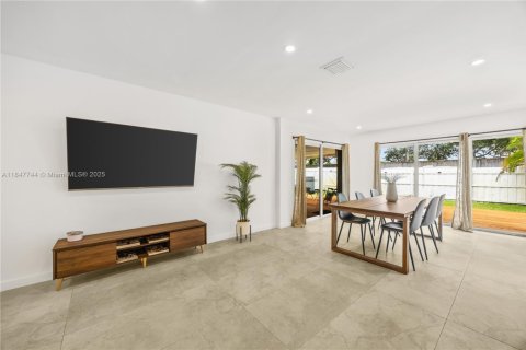 Villa ou maison à vendre à Hollywood, Floride: 3 chambres, 126.81 m2 № 1848992 - photo 12