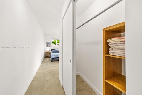 Villa ou maison à vendre à Hollywood, Floride: 3 chambres, 126.81 m2 № 1848992 - photo 17