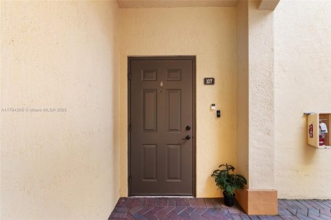 Condo in Miami, Florida, 3 bedrooms  № 1726437 - photo 4