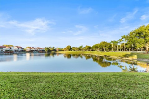 Condo in Miami, Florida, 3 bedrooms  № 1726437 - photo 25