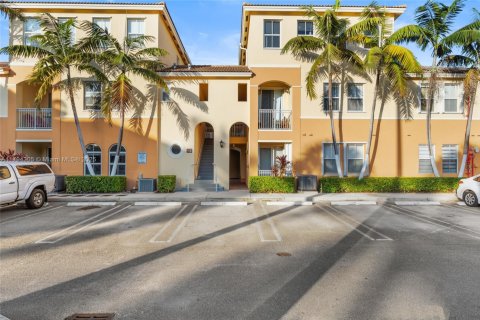 Condo in Miami, Florida, 3 bedrooms  № 1726437 - photo 2