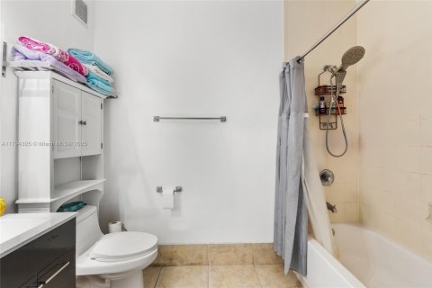 Condo in Miami, Florida, 3 bedrooms  № 1726437 - photo 21