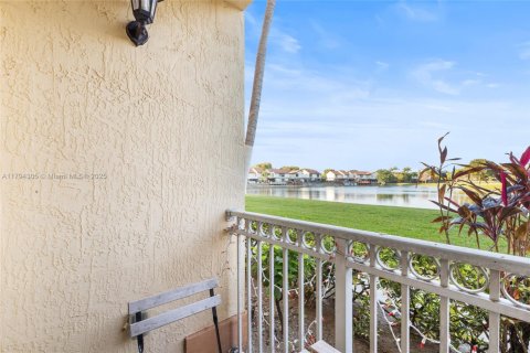Condo in Miami, Florida, 3 bedrooms  № 1726437 - photo 26
