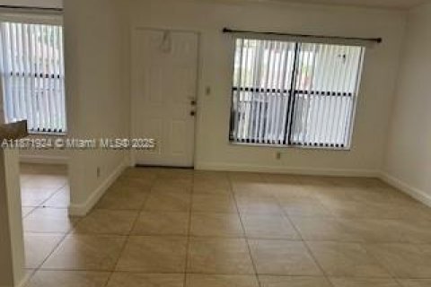 Condominio en alquiler en Margate, Florida, 2 dormitorios, 84.54 m2 № 1925913 - foto 1