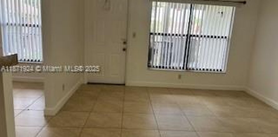 Condominio en Margate, Florida, 2 dormitorios  № 1925913
