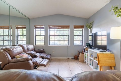 Купить виллу или дом в Хайалиа, Флорида 3 спальни, № 1992013 - фото 11