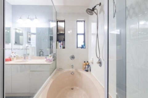 Купить виллу или дом в Хайалиа, Флорида 3 спальни, № 1992013 - фото 19