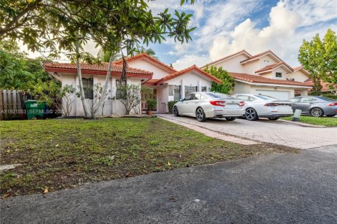 Купить виллу или дом в Хайалиа, Флорида 3 спальни, № 1992013 - фото 2